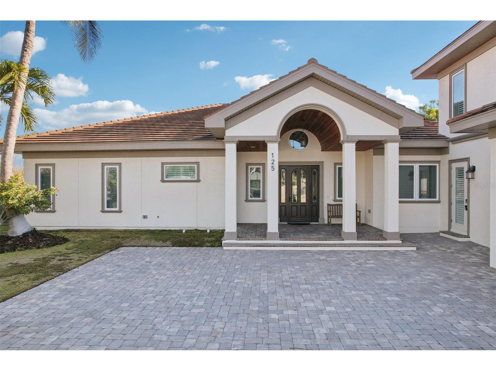 125 S Blvd Of Presidents Sarasota FL 34236 A4680622 image1