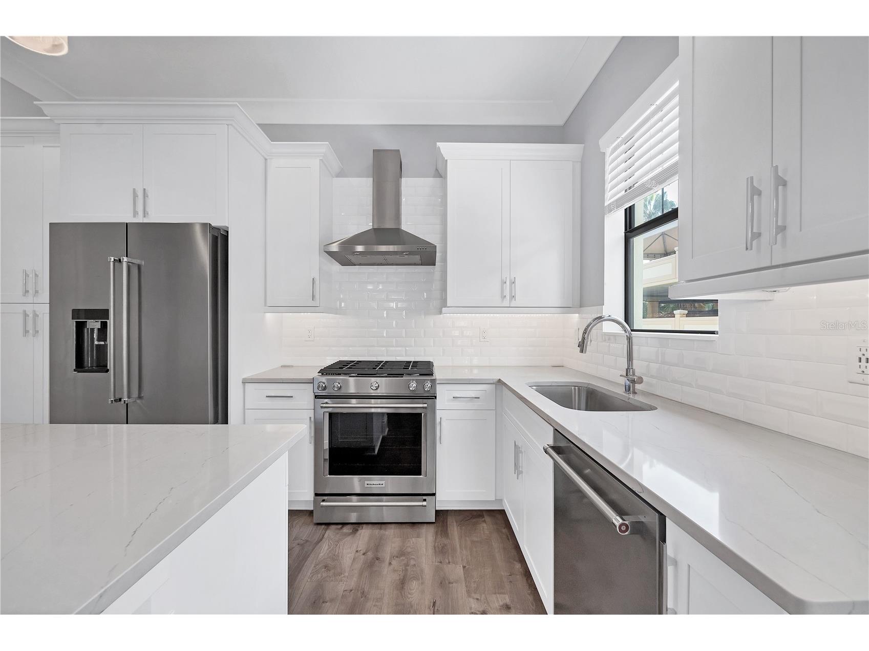 1250 May Lane Sarasota FL 34236 A4686686 image10