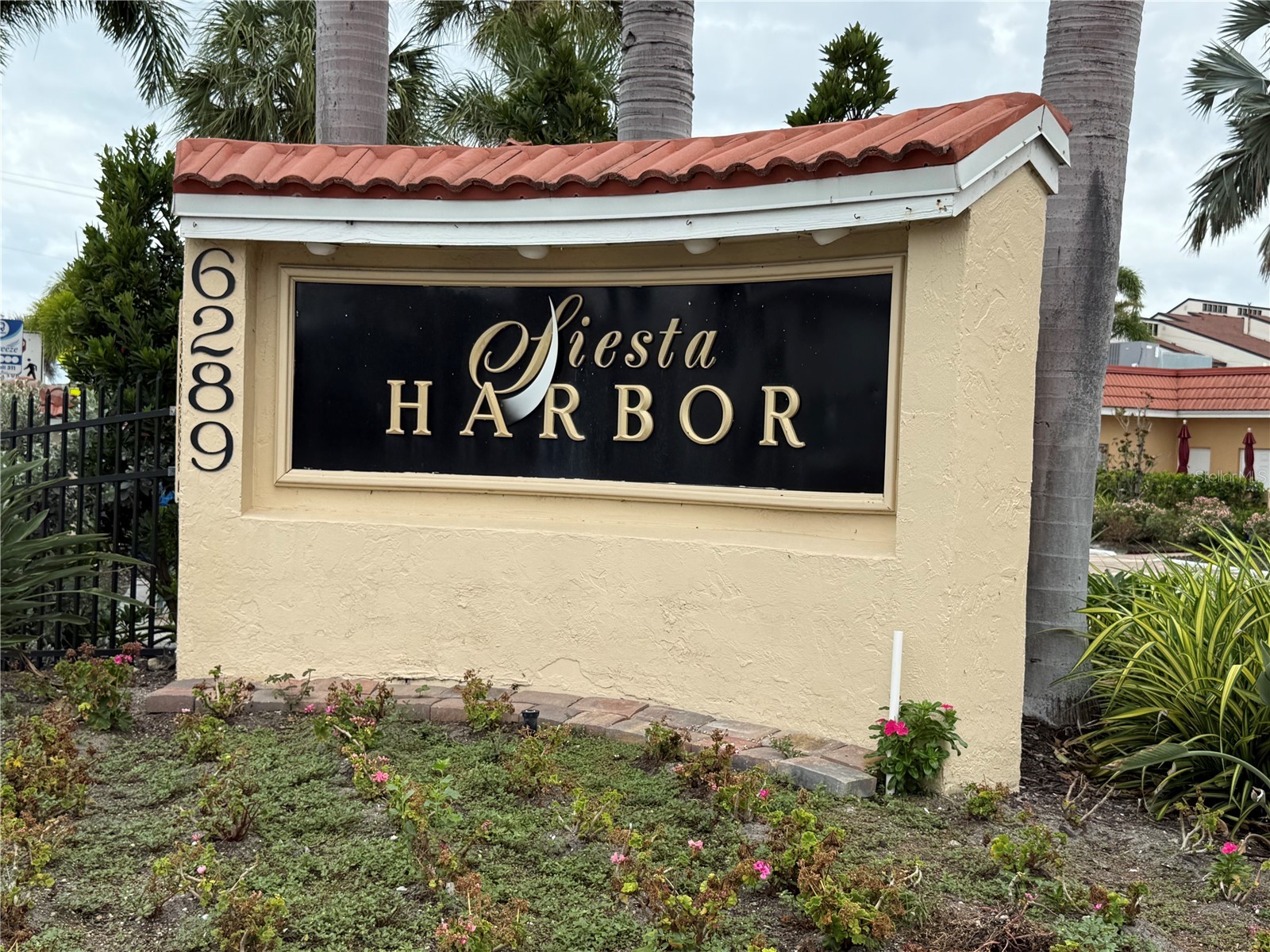 1250 N Portofino Drive #202 Sarasota FL 34242 A4695140 image1