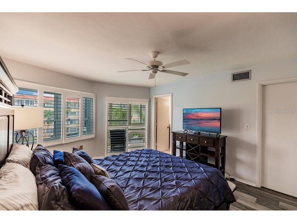 1250 N Portofino Drive #302 Sarasota FL 34242 A4660757 image11