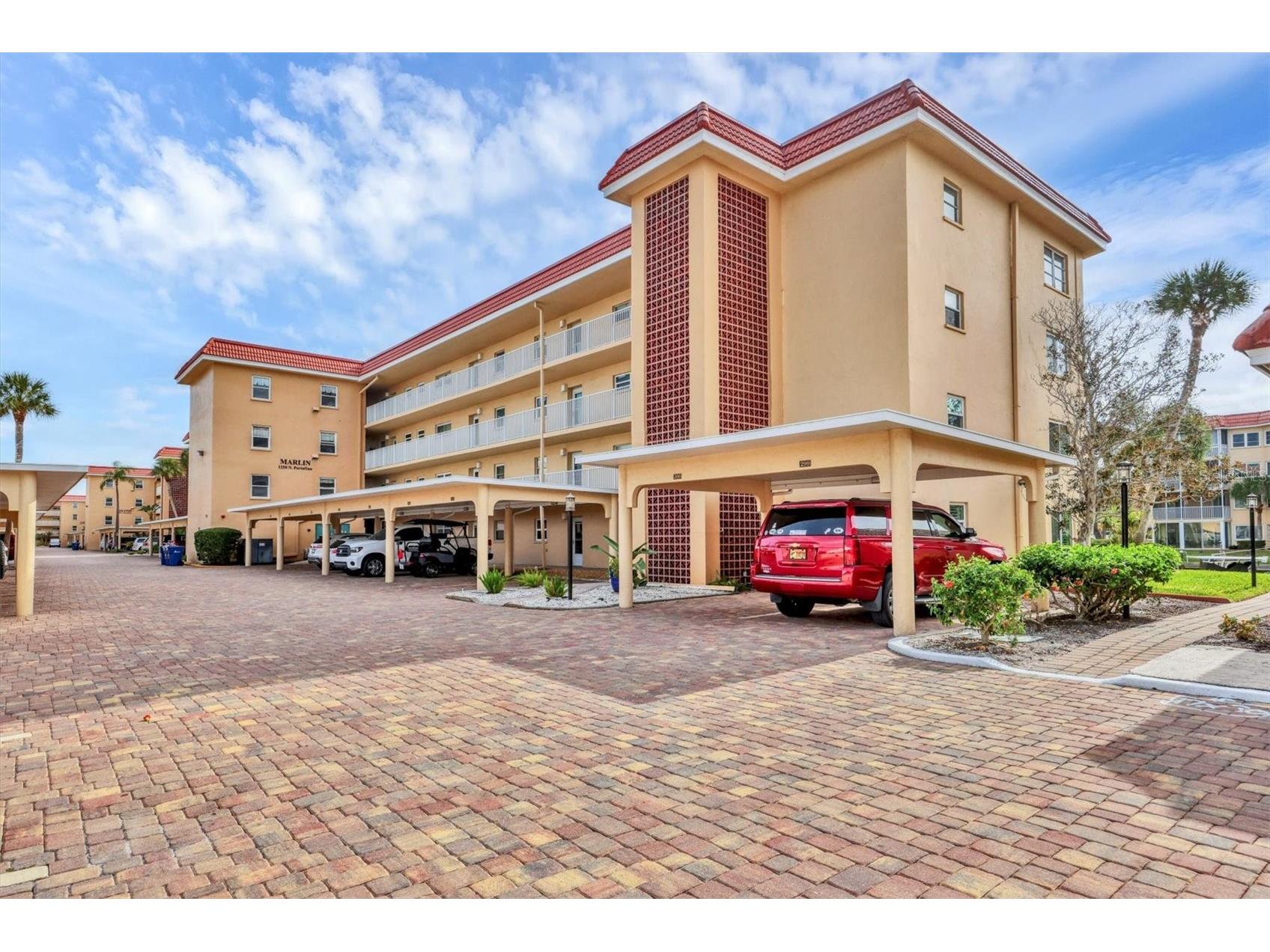 1250 N Portofino Drive #303 Sarasota FL 34242 A4672238 image1