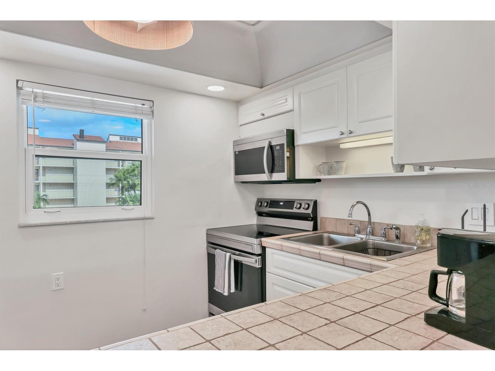 1250 N Portofino Drive #303 Sarasota FL 34242 A4672238 image10