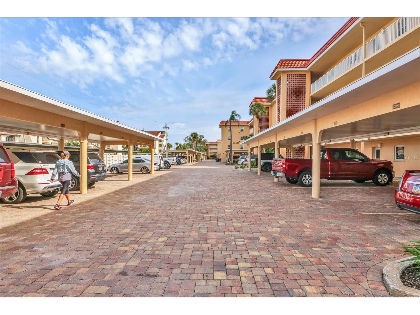 1250 N Portofino Drive #303 Sarasota FL 34242 A4672238 image2