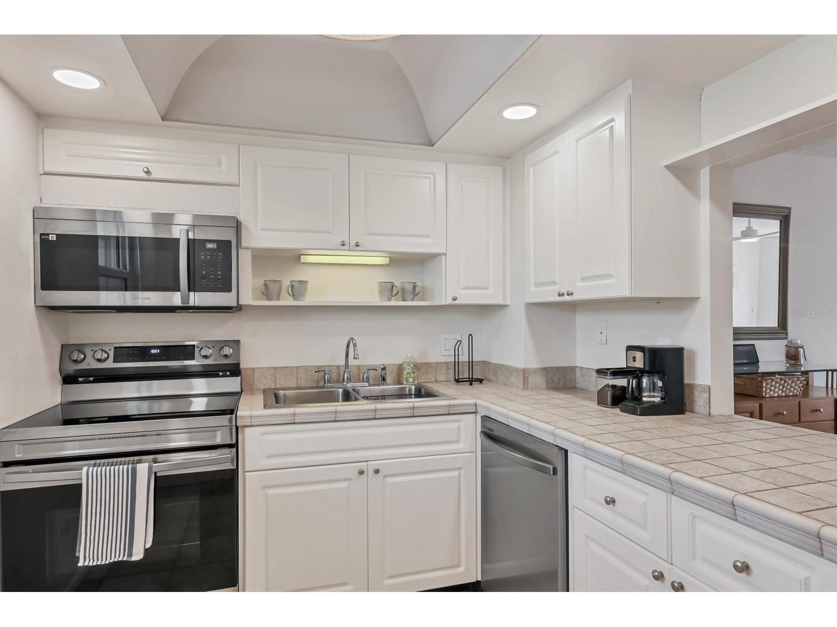 1250 N Portofino Drive #303 Sarasota FL 34242 A4672238 image9