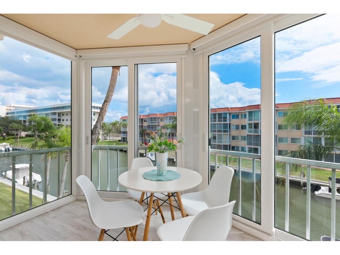 1250 N Portofino Drive #304 Sarasota FL 34242 A4649477 image1