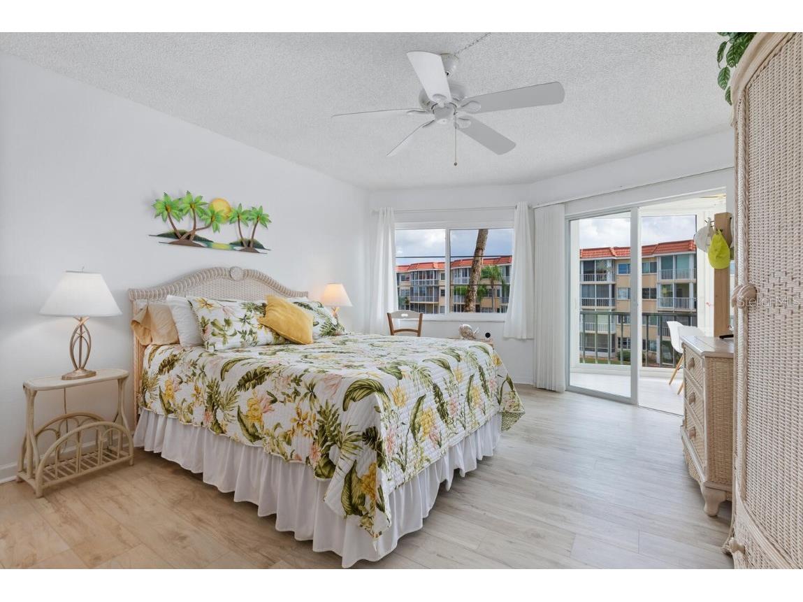 1250 N Portofino Drive #304 Sarasota FL 34242 A4649477 image18