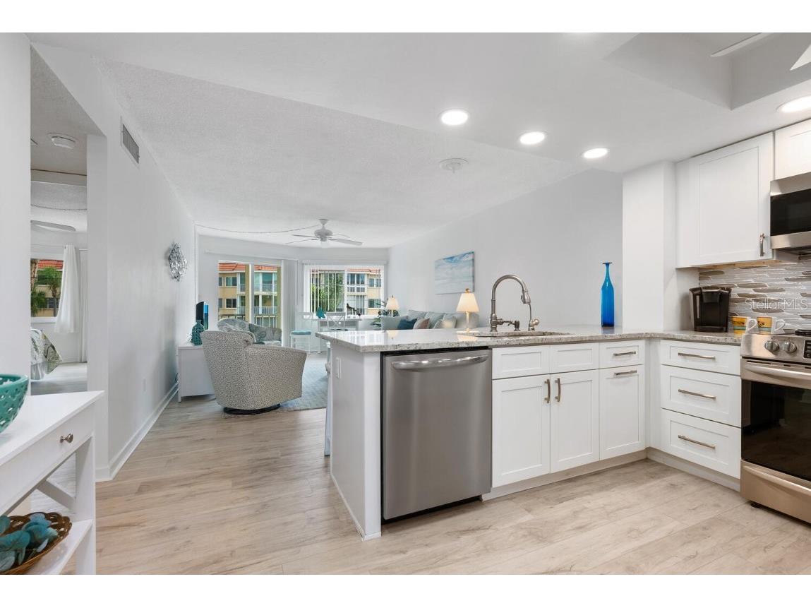 1250 N Portofino Drive #304 Sarasota FL 34242 A4649477 image4