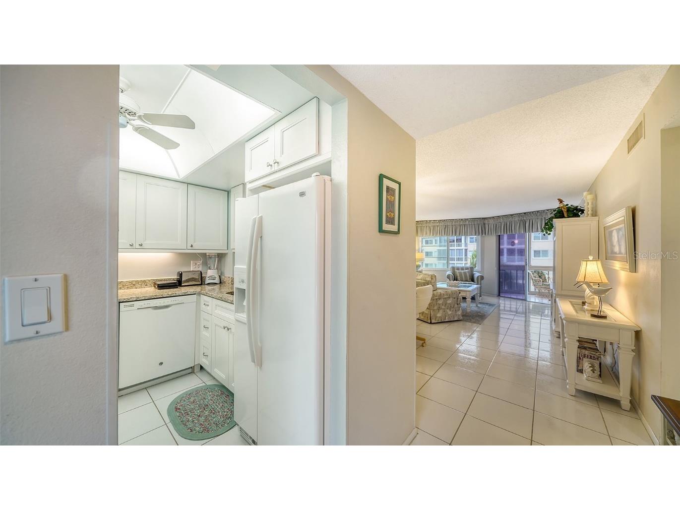 1250 N Portofino Drive #305MAR Sarasota FL 34242 A4589416 image2