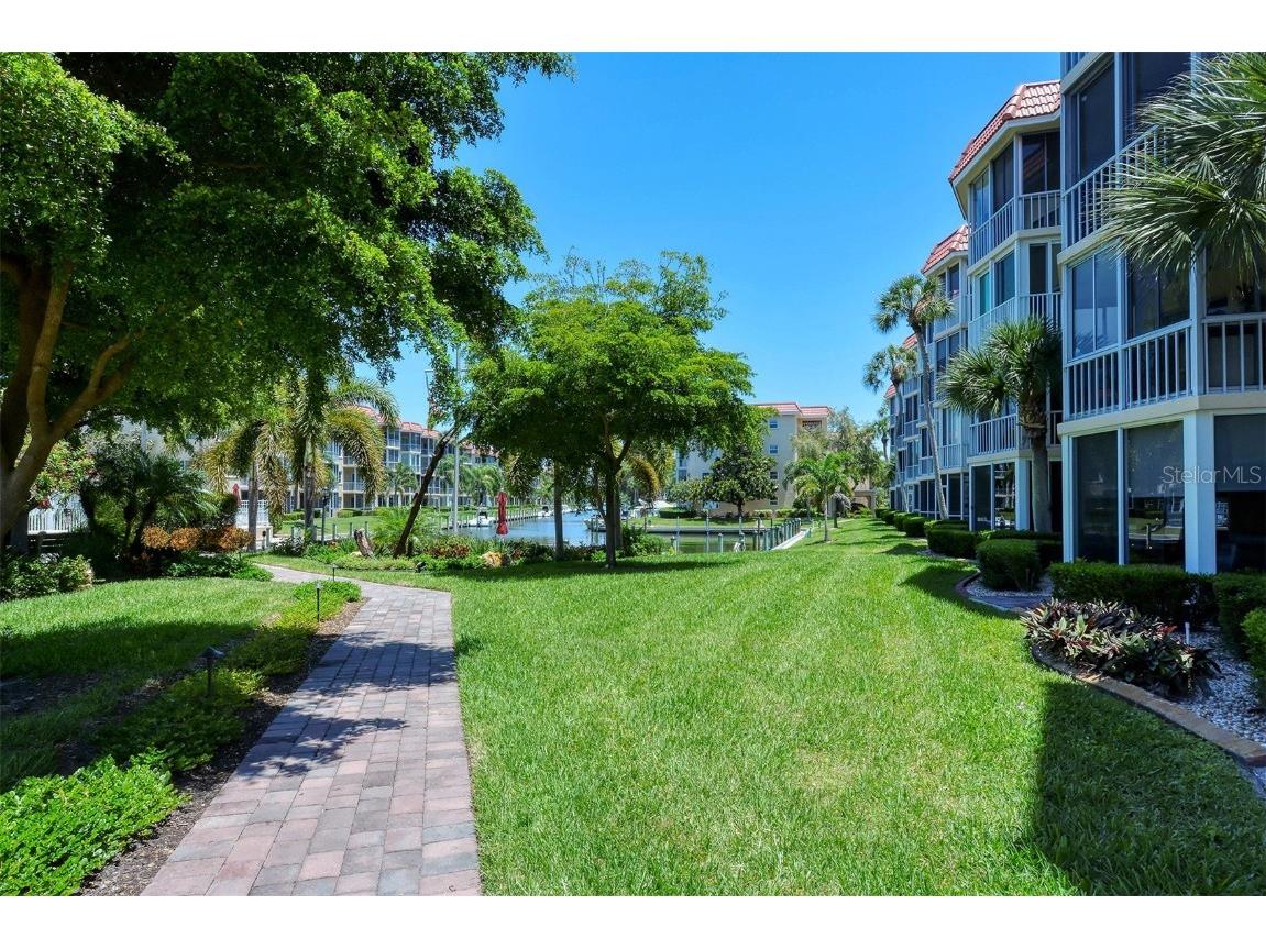1250 N Portofino Drive #305MAR Sarasota FL 34242 A4589416 image34
