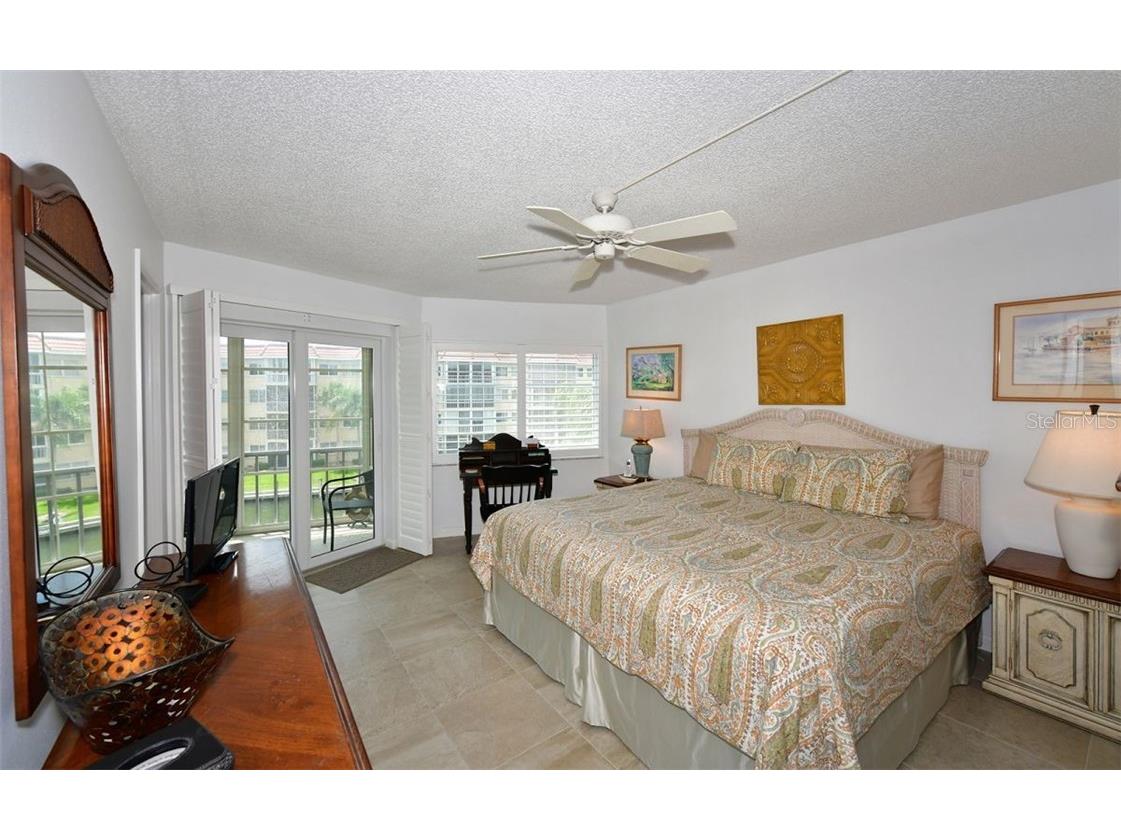 1250 N Portofino Drive #M301 Sarasota FL 34242 A4478353 image15