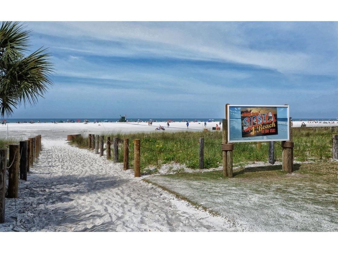 1250 N Portofino Drive #M301 Sarasota FL 34242 A4478353 image2