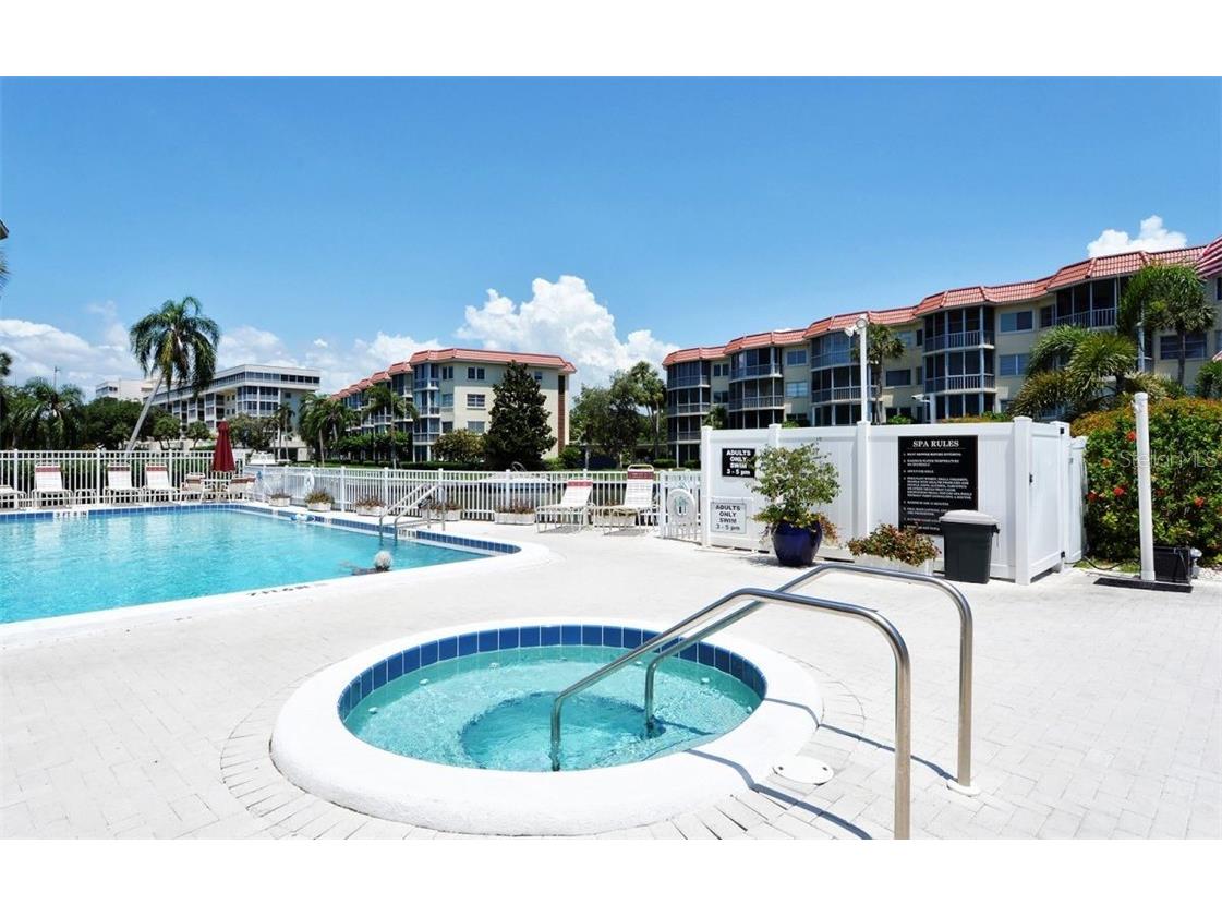 1250 N Portofino Drive #M301 Sarasota FL 34242 A4478353 image33