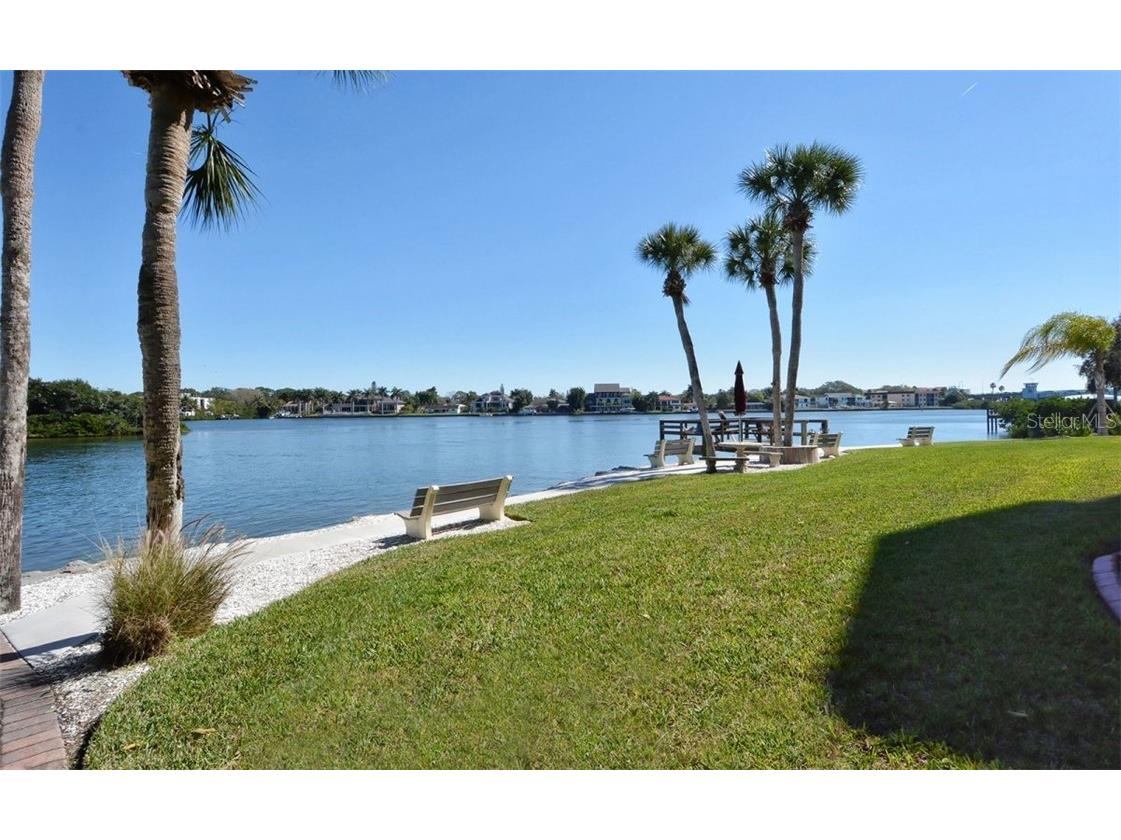 1250 N Portofino Drive #M301 Sarasota FL 34242 A4478353 image42