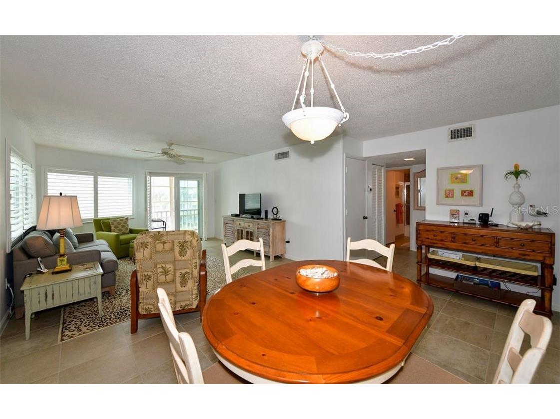 1250 N Portofino Drive #M301 Sarasota FL 34242 A4478353 image6