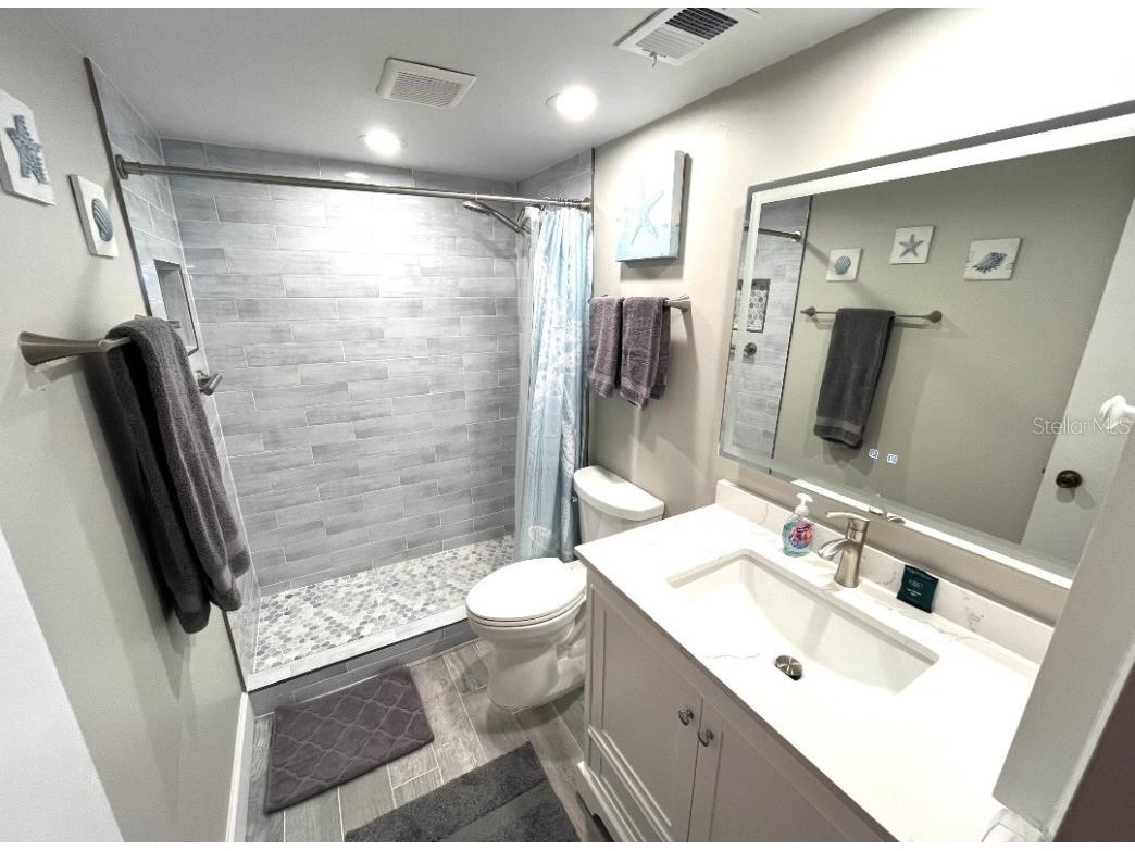 1250 N Portofino Drive #M301 Sarasota FL 34242 A4478353 image78