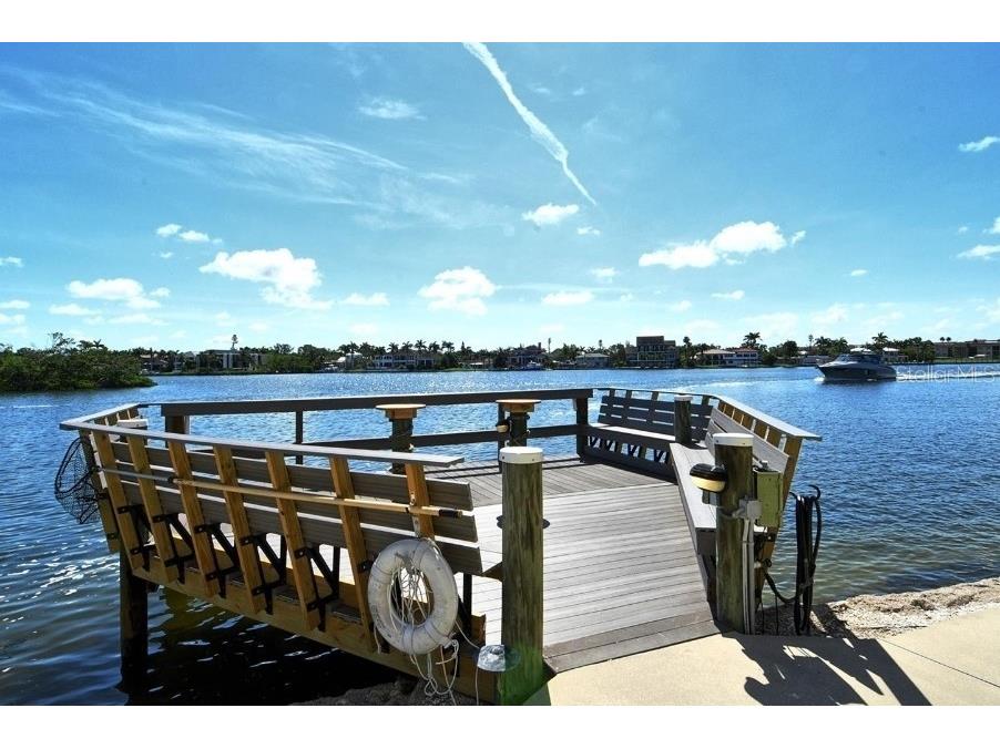 1250 N Portofino Drive #M301 Sarasota FL 34242 A4478353 image81