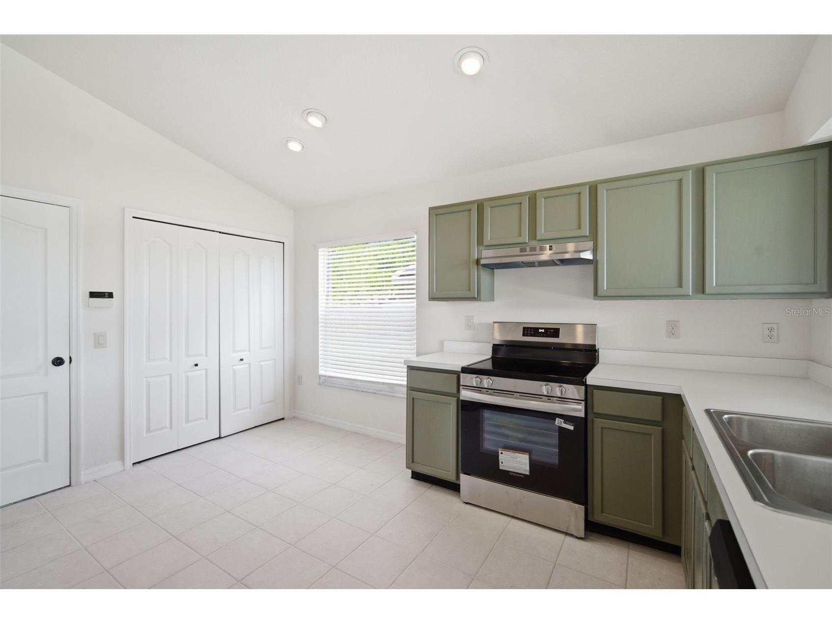 12501 Lake Vista Drive Gibsonton FL 33534 TB8498913 image5