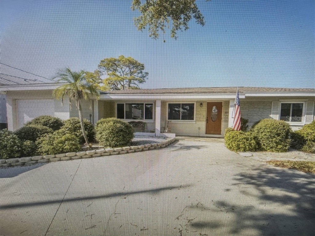 1251 37th Avenue NE Saint Petersburg FL 33704 T3452468 image1