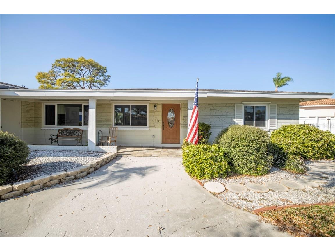 1251 37th Avenue NE Saint Petersburg FL 33704 U8193176 image1