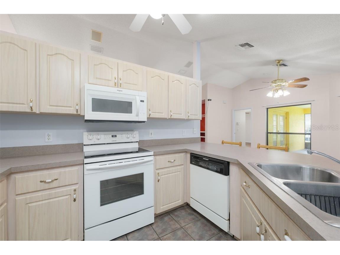 1251 Cr 436 Lake Panasoffkee FL 33538 - LAKE PANASOFFKEE FC311543 image15