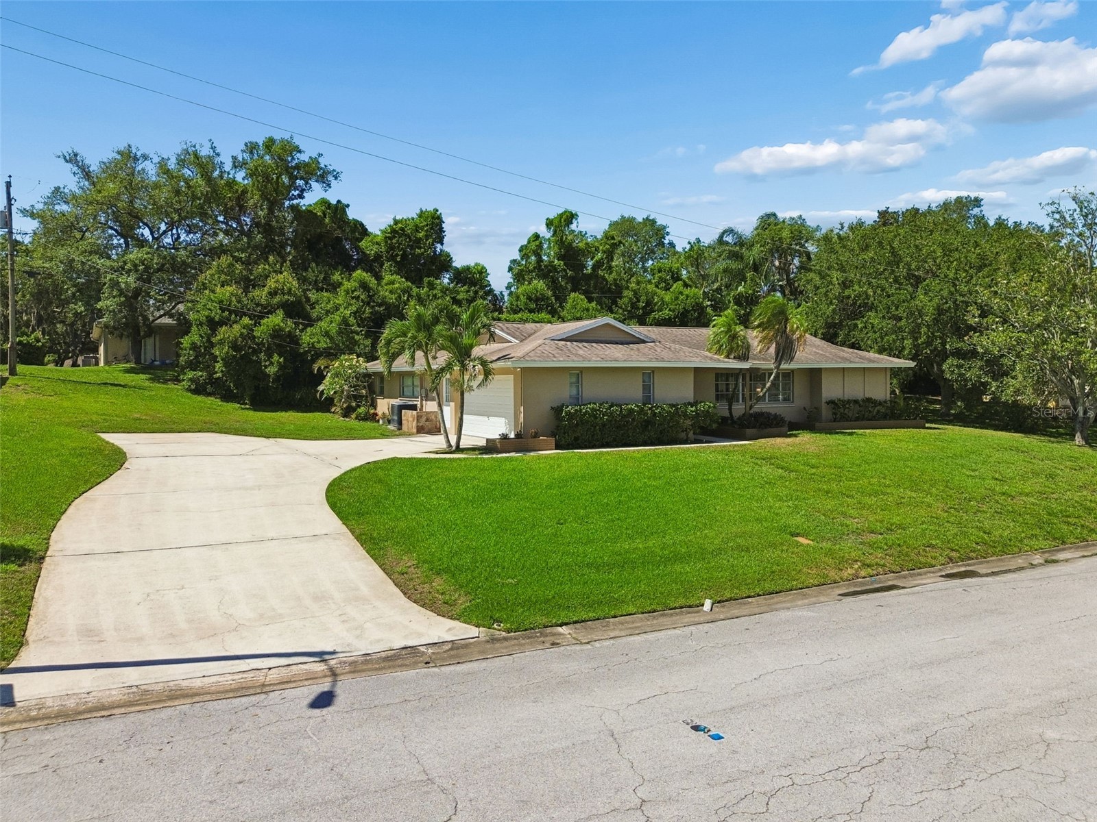 1251 Holiday Drive Tarpon Springs FL 34689 TB8511051 image2