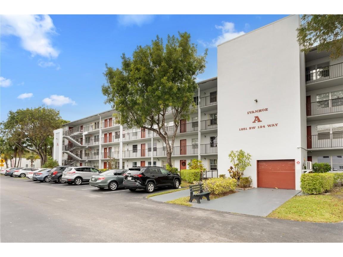 1251 SW 134th Way #403A Pembroke Pines FL 33027 T3489929 image1