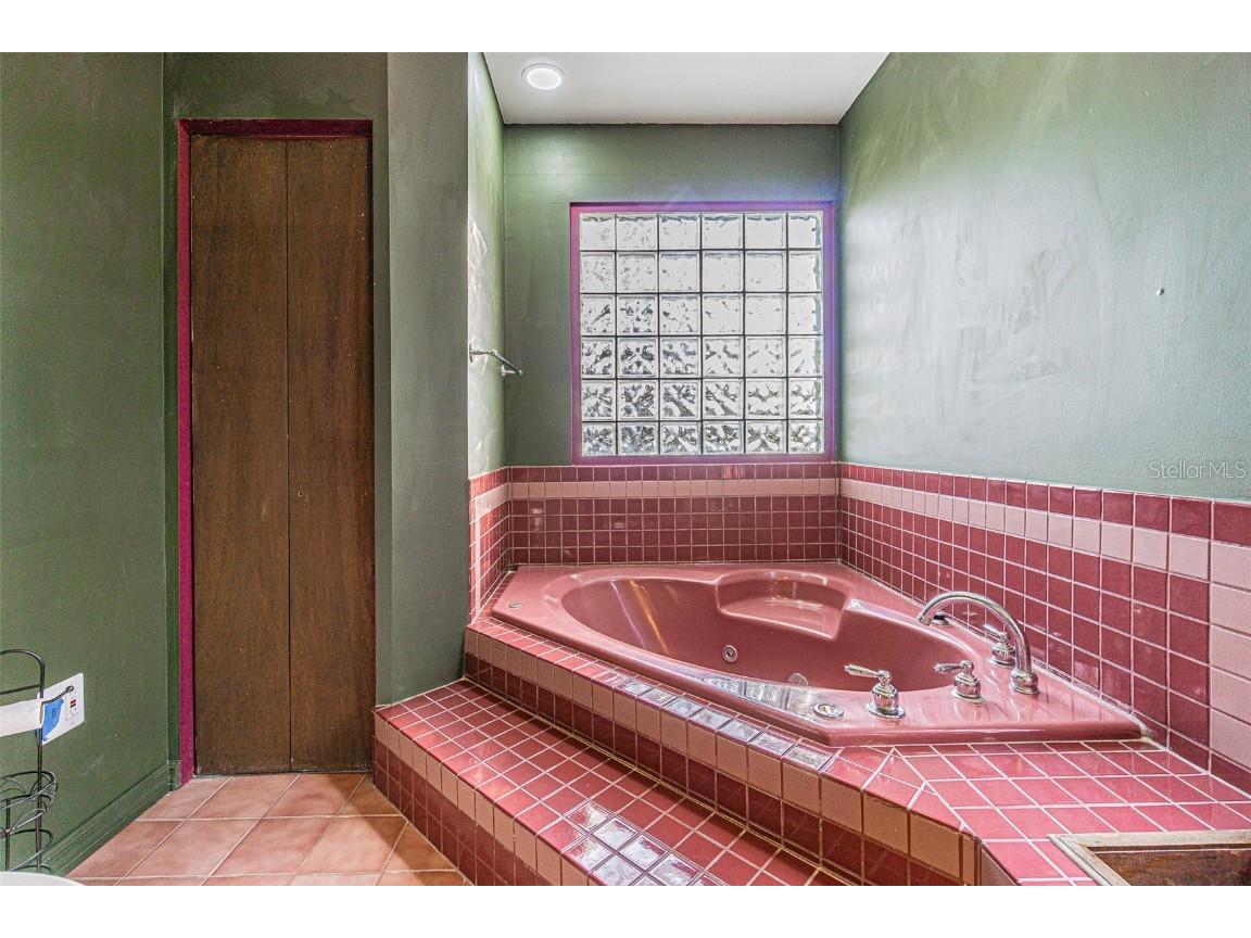 12510 Forest Hills Drive Tampa FL 33612 - Pine Lake TB8449618 image17