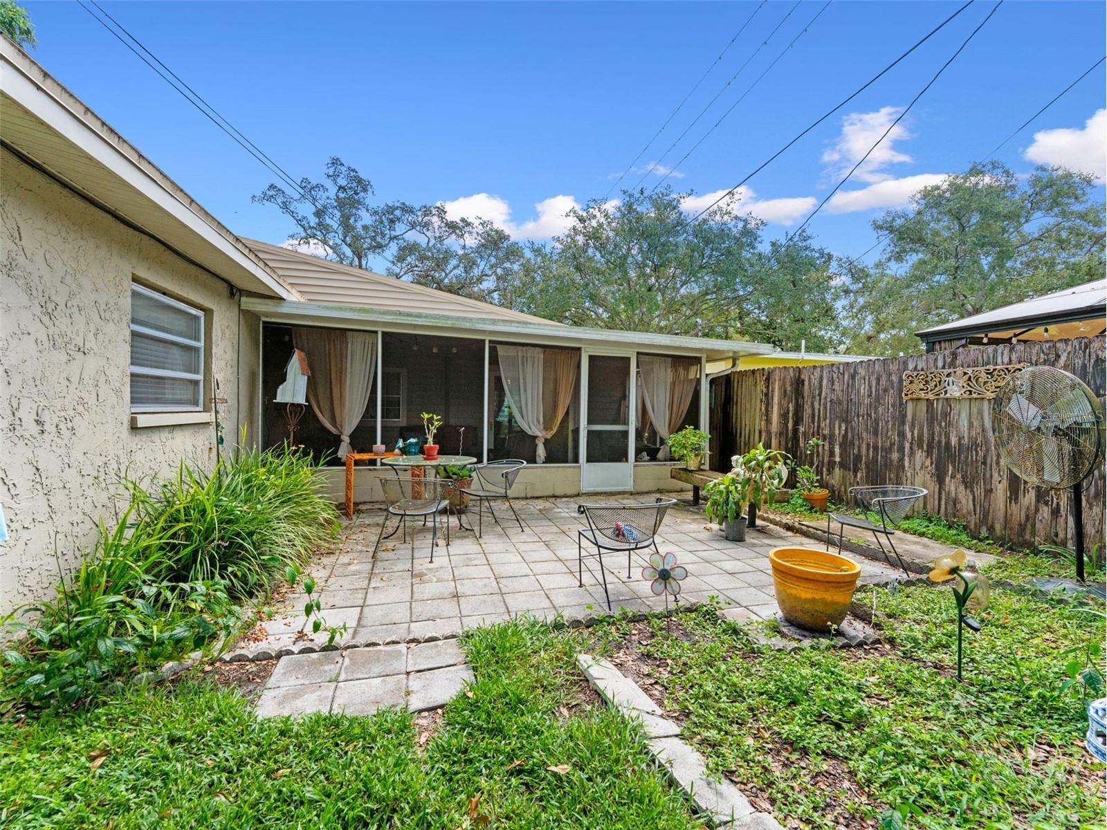 12510 Noreast Lake Drive Tampa FL 33612 TB8498276 image24