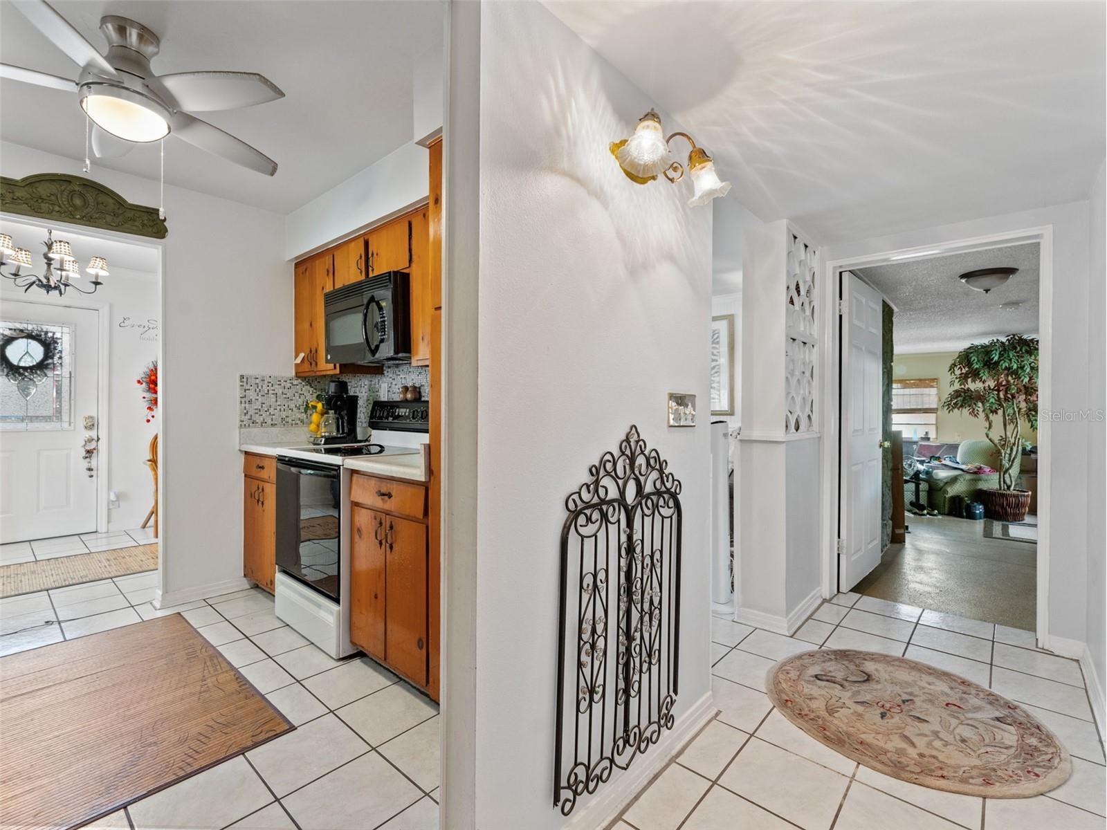 12510 Noreast Lake Drive Tampa FL 33612 TB8498276 image9
