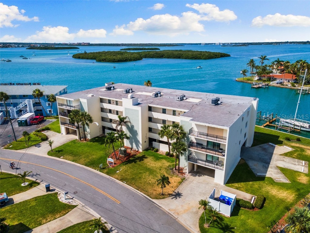 12525 3rd Street E #303 Treasure Island FL 33706 - JOHN'S PASS TB8393447 image1