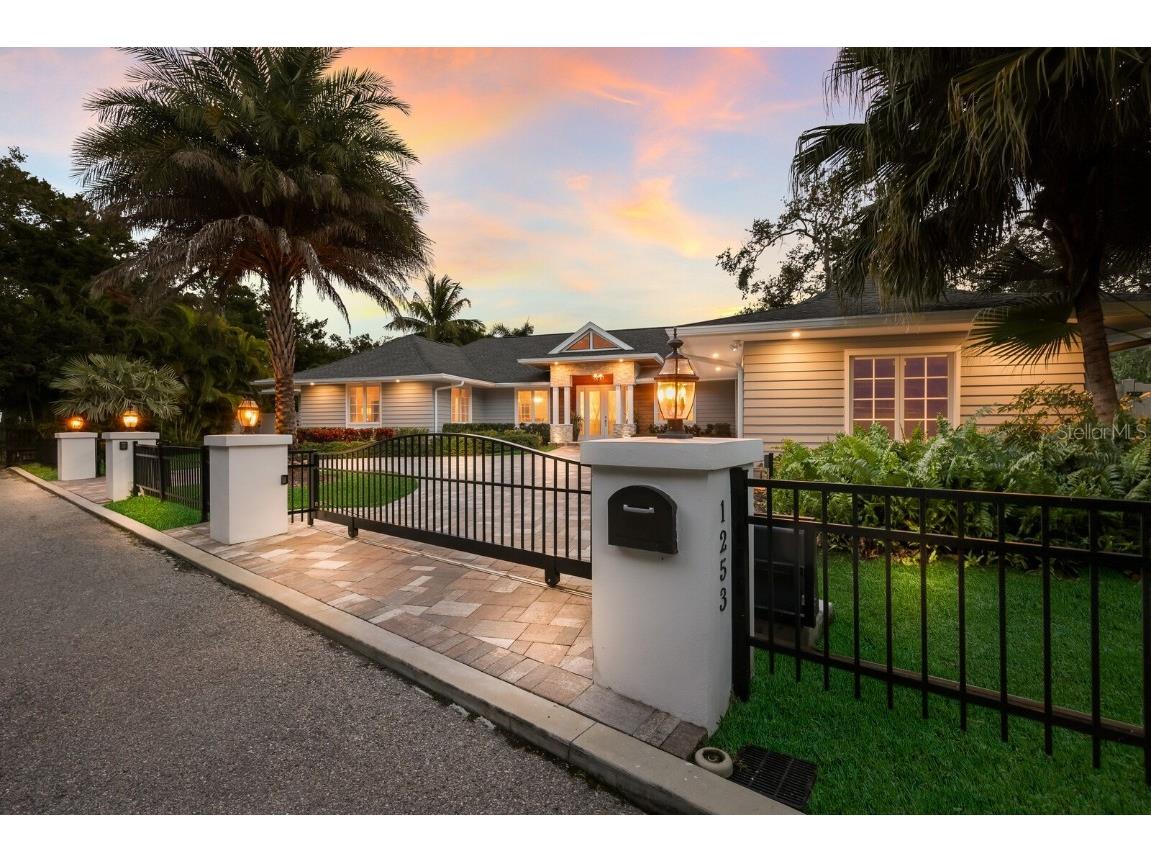1253 N Basin Lane Sarasota FL 34242 - SARASOTA BAY A4668457 image1