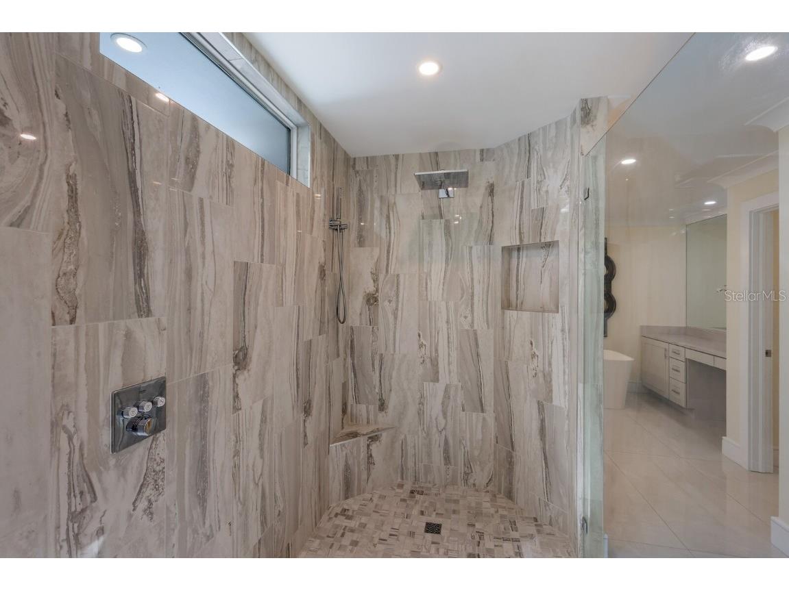 1253 N Basin Lane Sarasota FL 34242 - SARASOTA BAY A4668457 image31