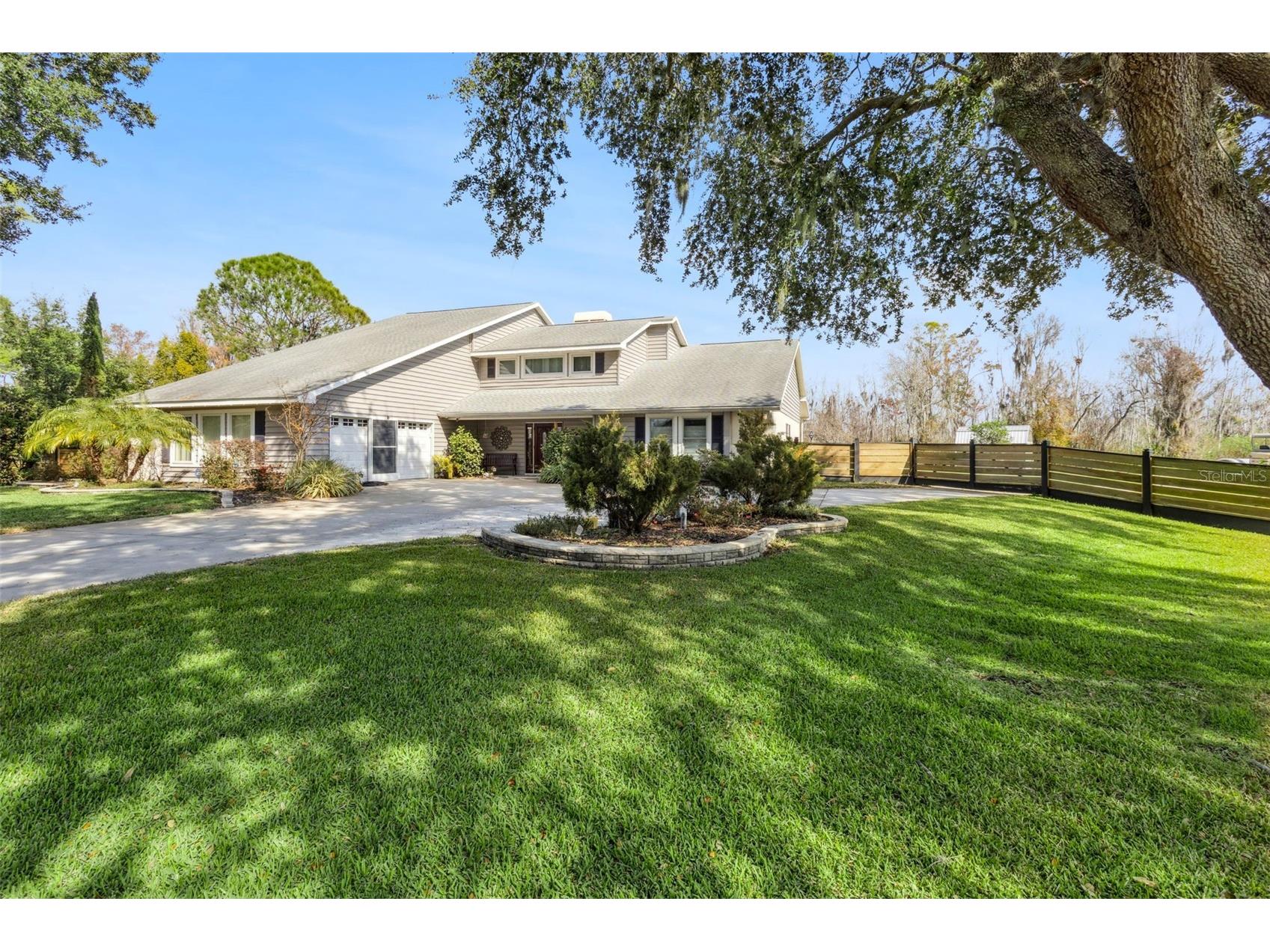12545 S Putney Court Leesburg FL 34788 - LAKE EUSTIS/HARRIS CHAIN G5106191 image1
