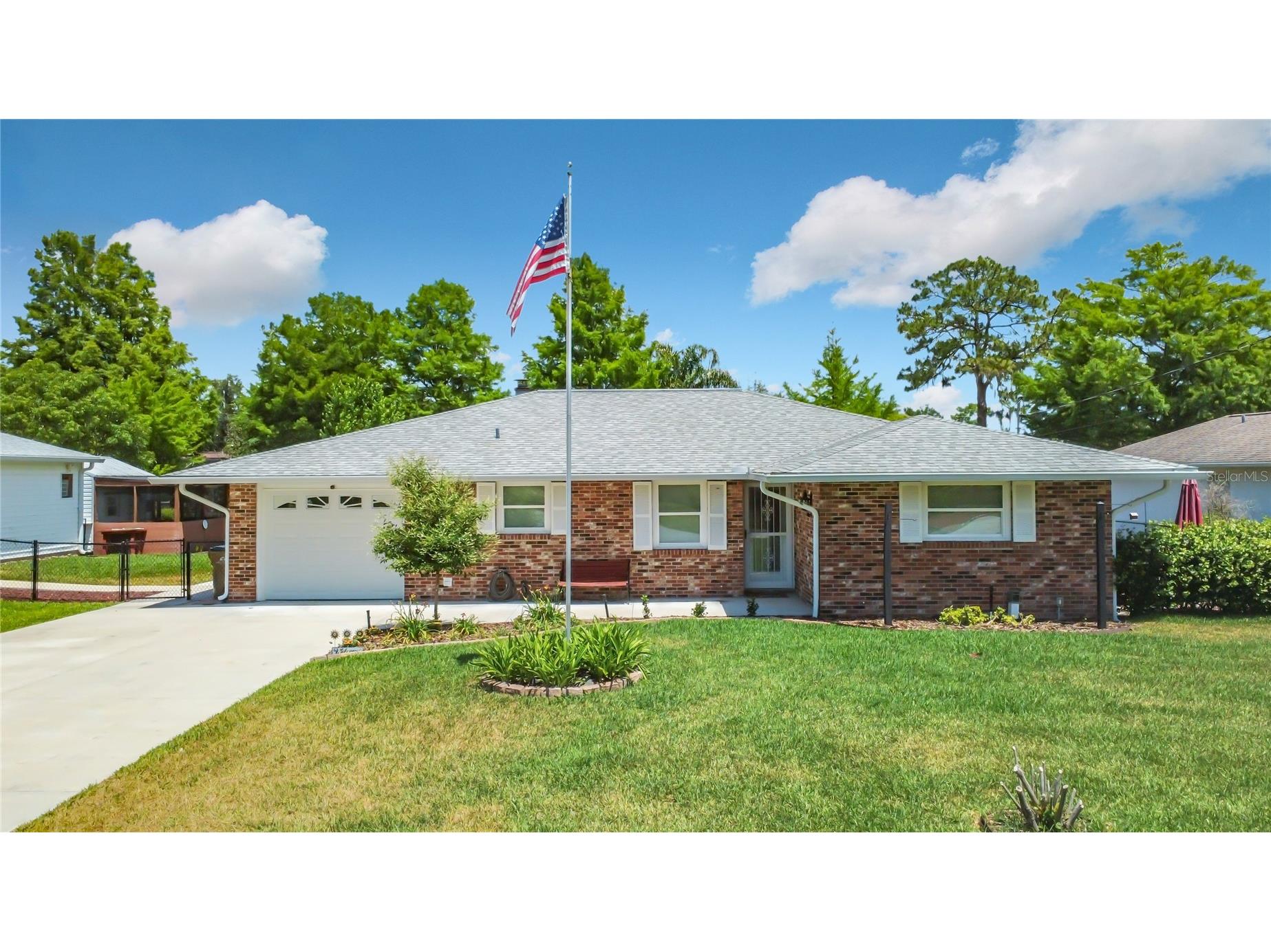 12547 Pine Island Drive Leesburg FL 34788 - LAKE EUSTIS OM723885 image1