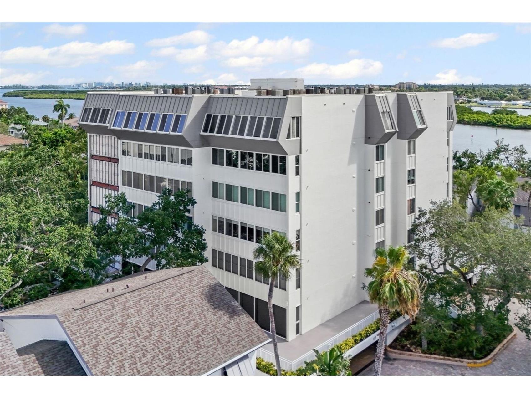 1255 E Peppertree Drive #201 Sarasota FL 34242 A4661191 image1