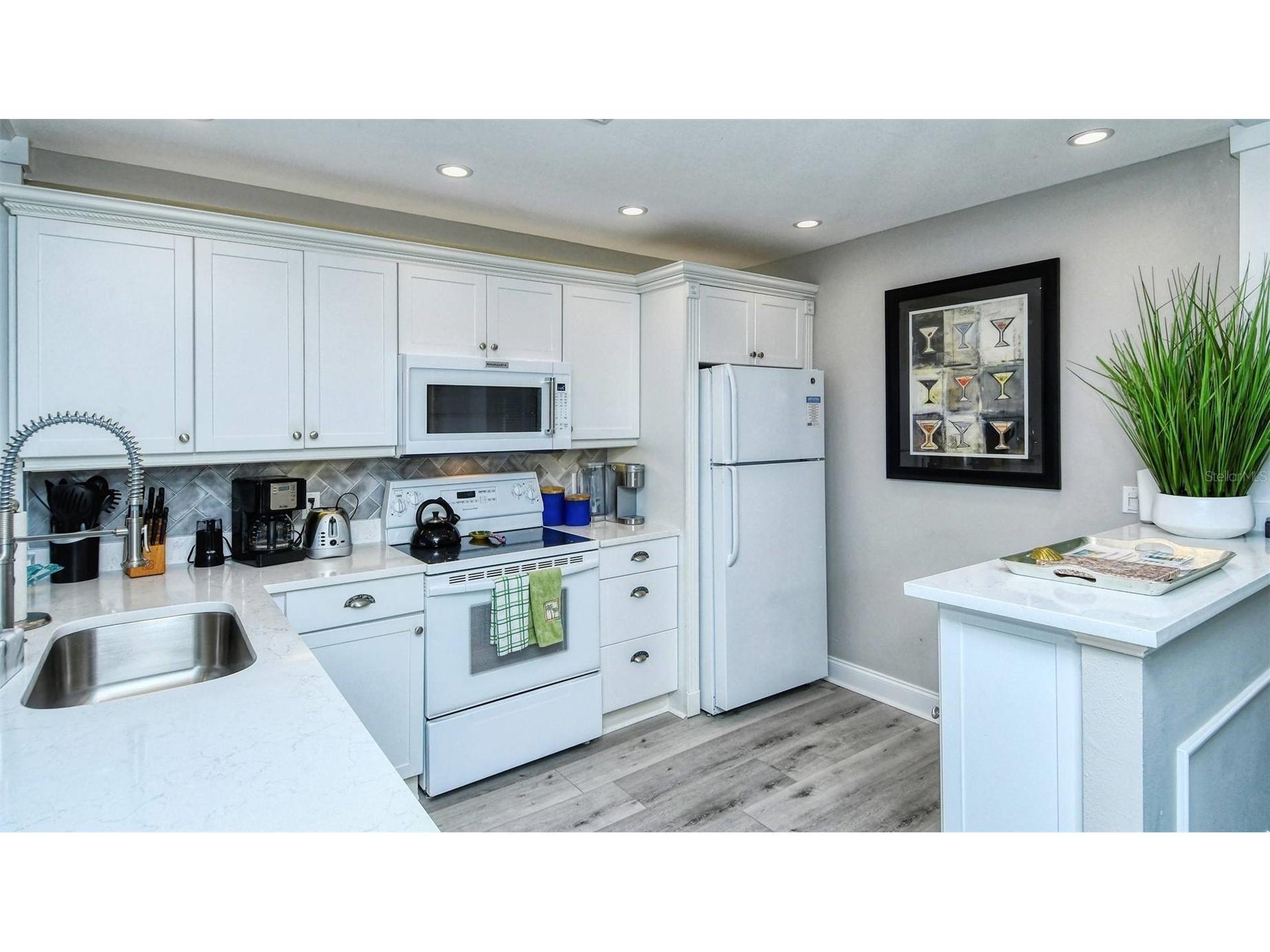 1255 E Peppertree Drive #305 Sarasota FL 34242 TB8470699 image3