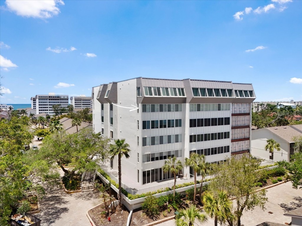 1255 E Peppertree Drive #507 Sarasota FL 34242 - LITTLE SARASOTA BAY A4653306 image1