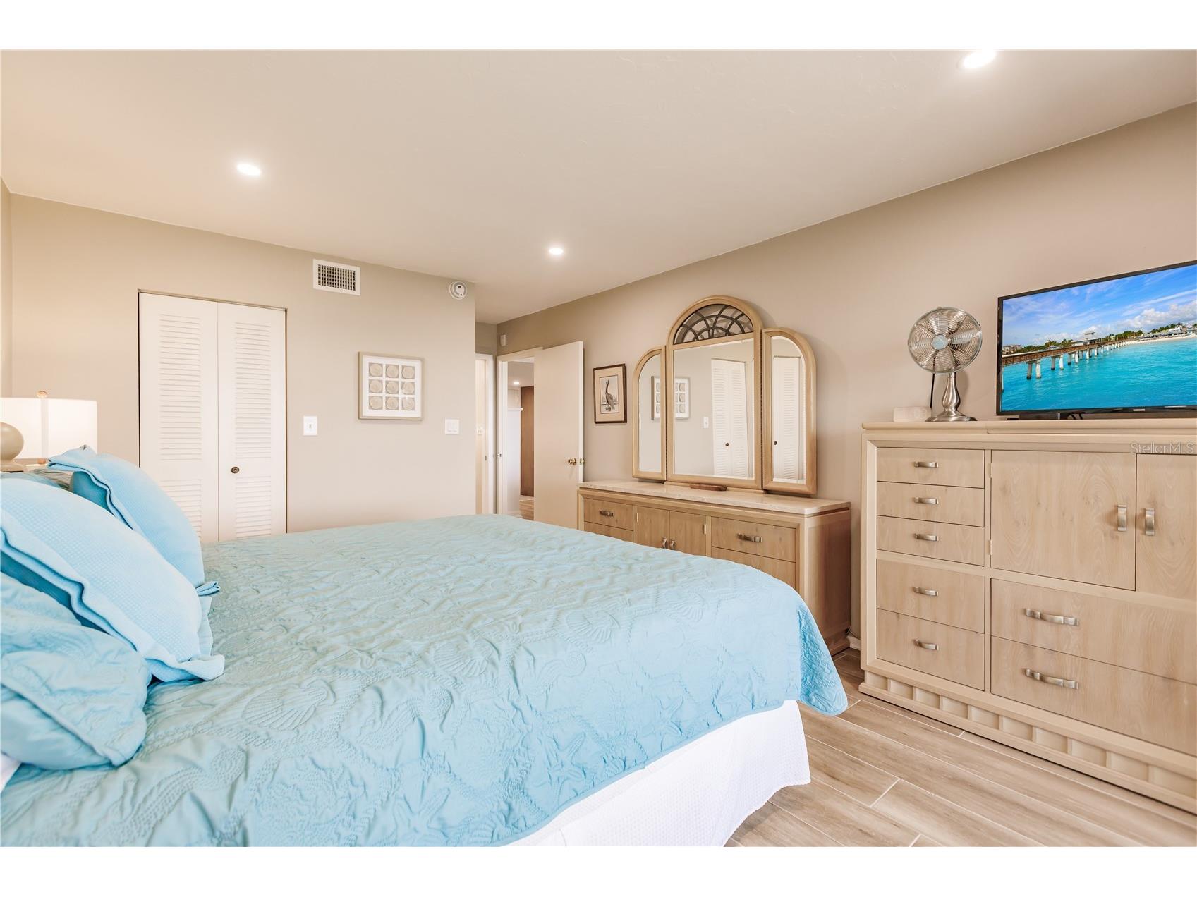 1255 E Peppertree Drive #602 Sarasota FL 34242 TB8470694 image21