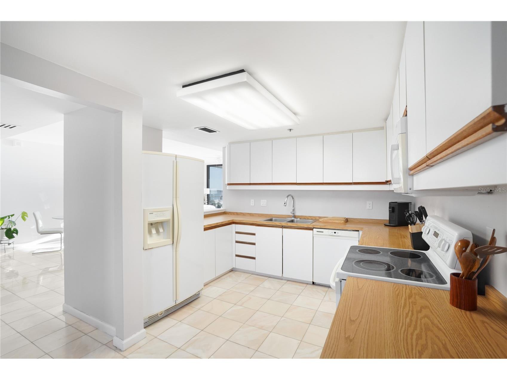 1255 N Gulfstream Avenue #1407 Sarasota FL 34236 A4677443 image16