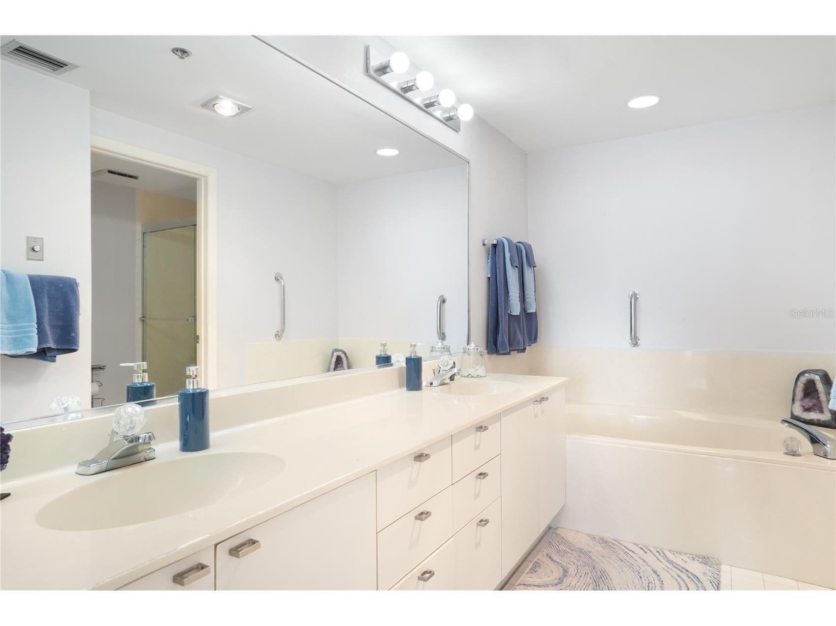 1255 N Gulfstream Avenue #1407 Sarasota FL 34236 A4677443 image23