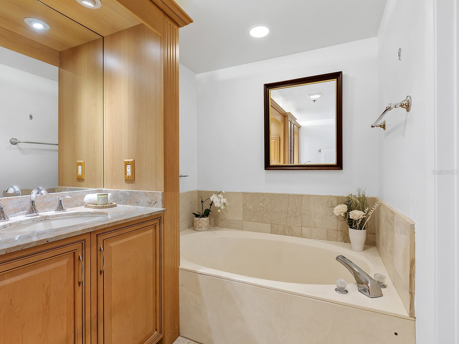 1255 N Gulfstream Avenue #205 Sarasota FL 34236 A4688123 image23
