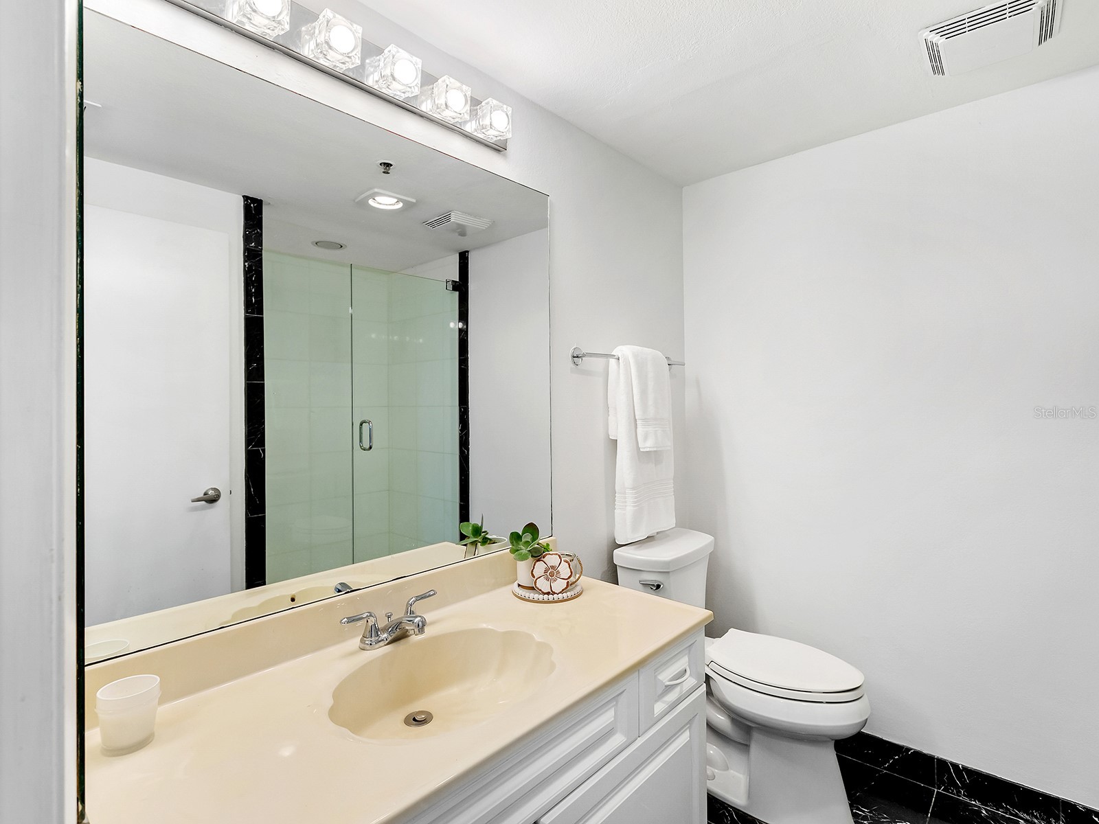 1255 N Gulfstream Avenue #205 Sarasota FL 34236 A4688123 image28