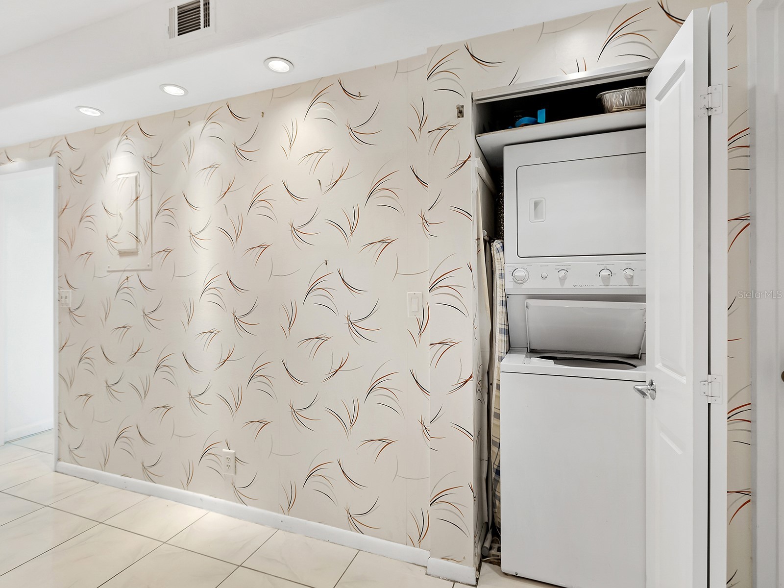 1255 N Gulfstream Avenue #205 Sarasota FL 34236 A4688123 image29