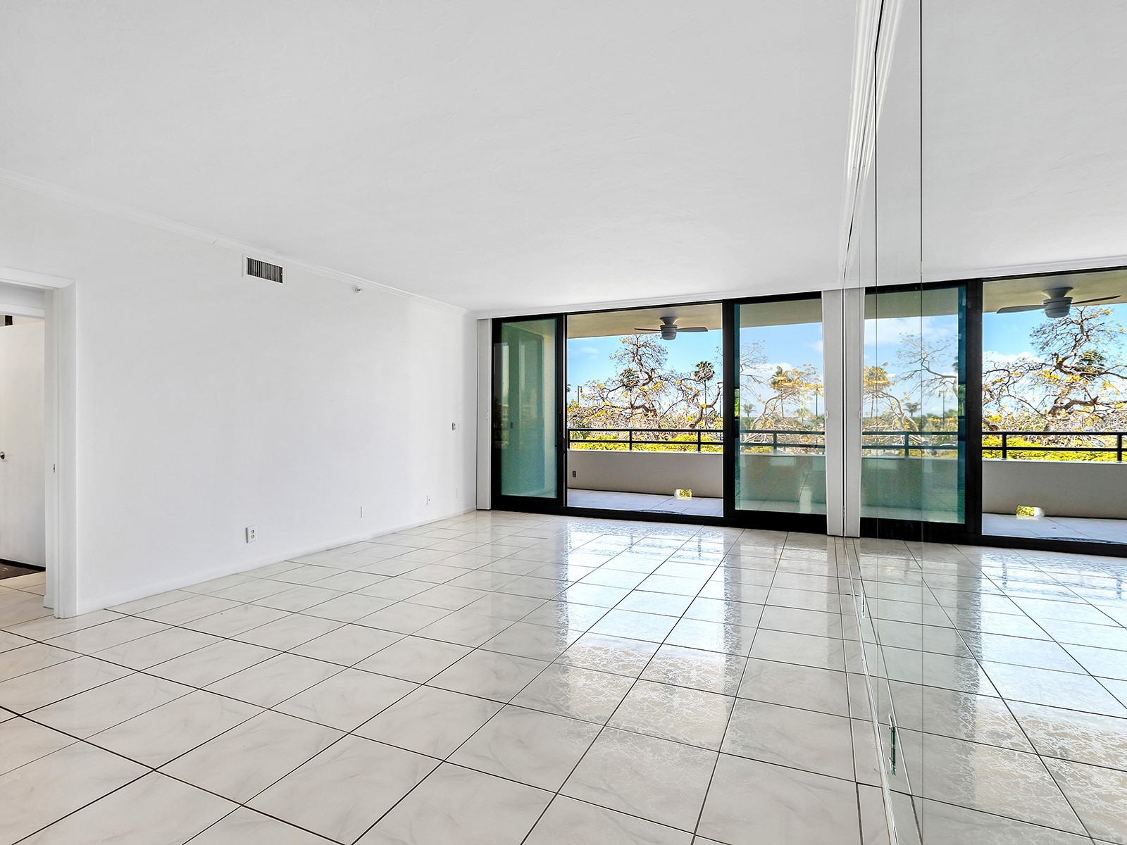 1255 N Gulfstream Avenue #205 Sarasota FL 34236 A4688123 image6