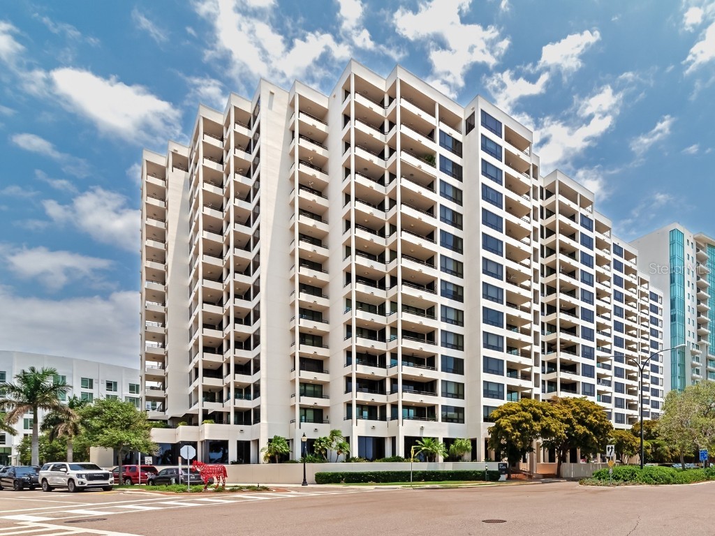 1255 N Gulfstream Avenue #402 Sarasota FL 34236 - SARASOTA BAY A4657037 image1