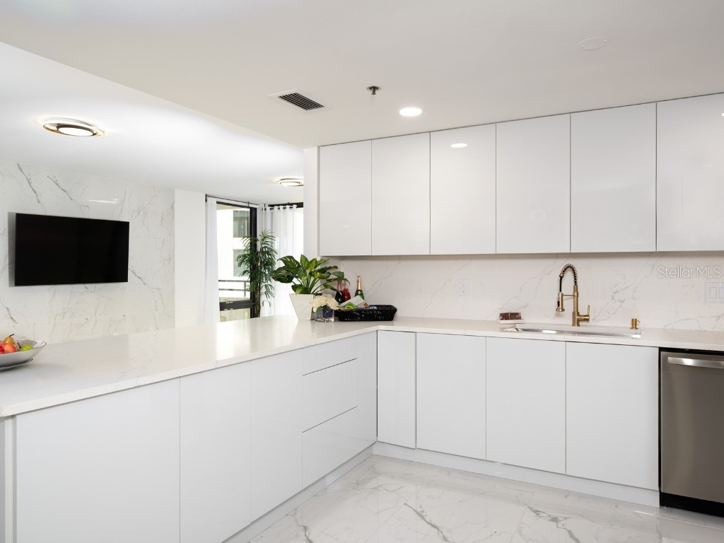 1255 N Gulfstream Avenue #402 Sarasota FL 34236 - SARASOTA BAY A4657037 image14