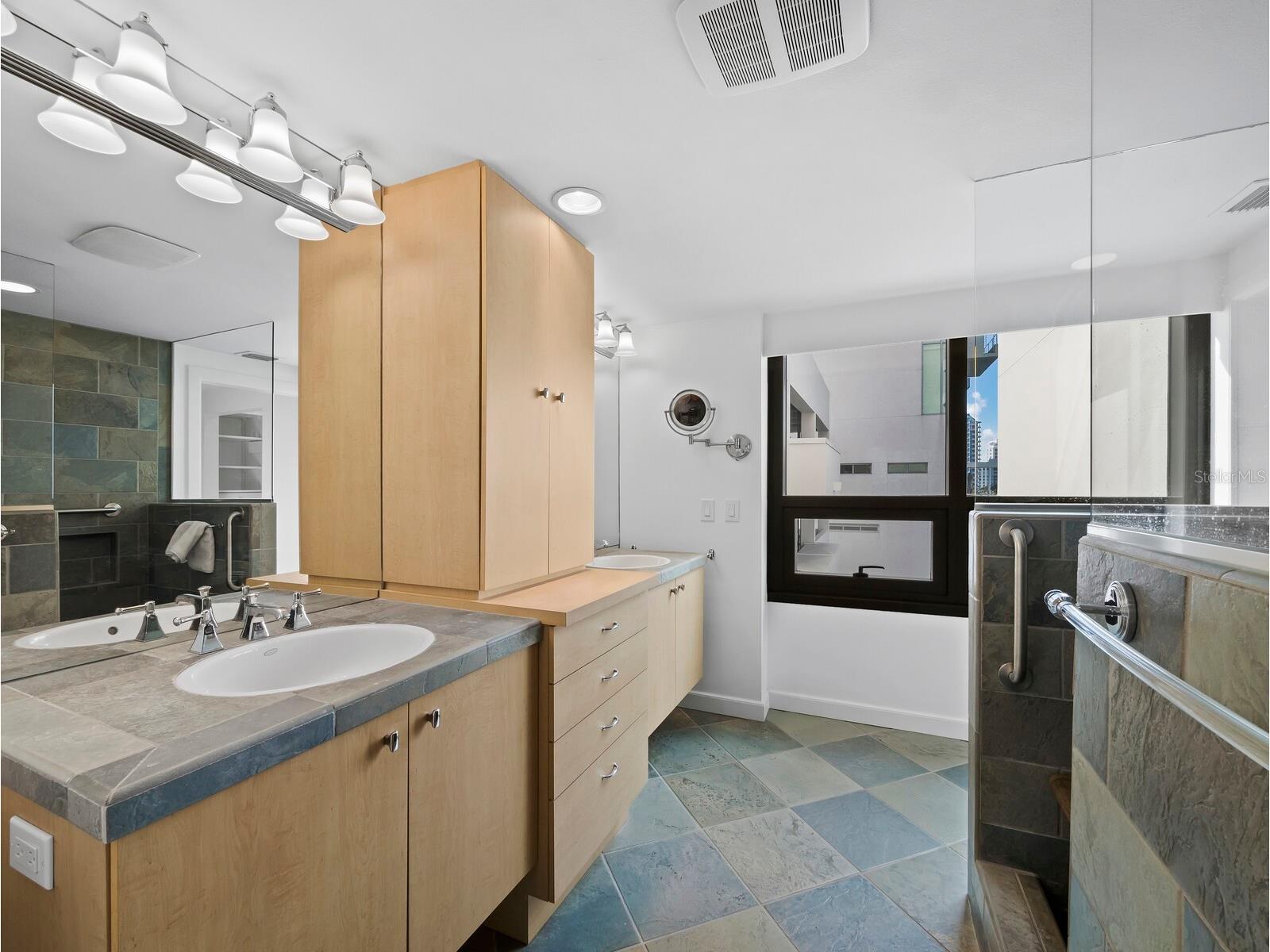 1255 N Gulfstream Avenue #408 Sarasota FL 34236 A4670428 image21