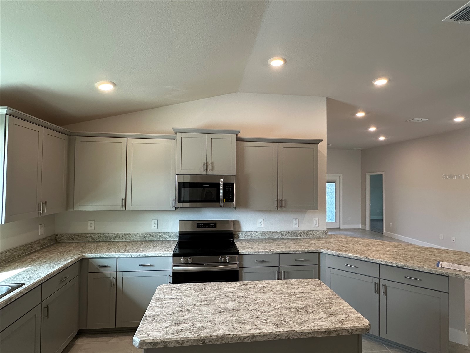 12555 NE 48th Terr Oxford FL 34484 OM717335 image10