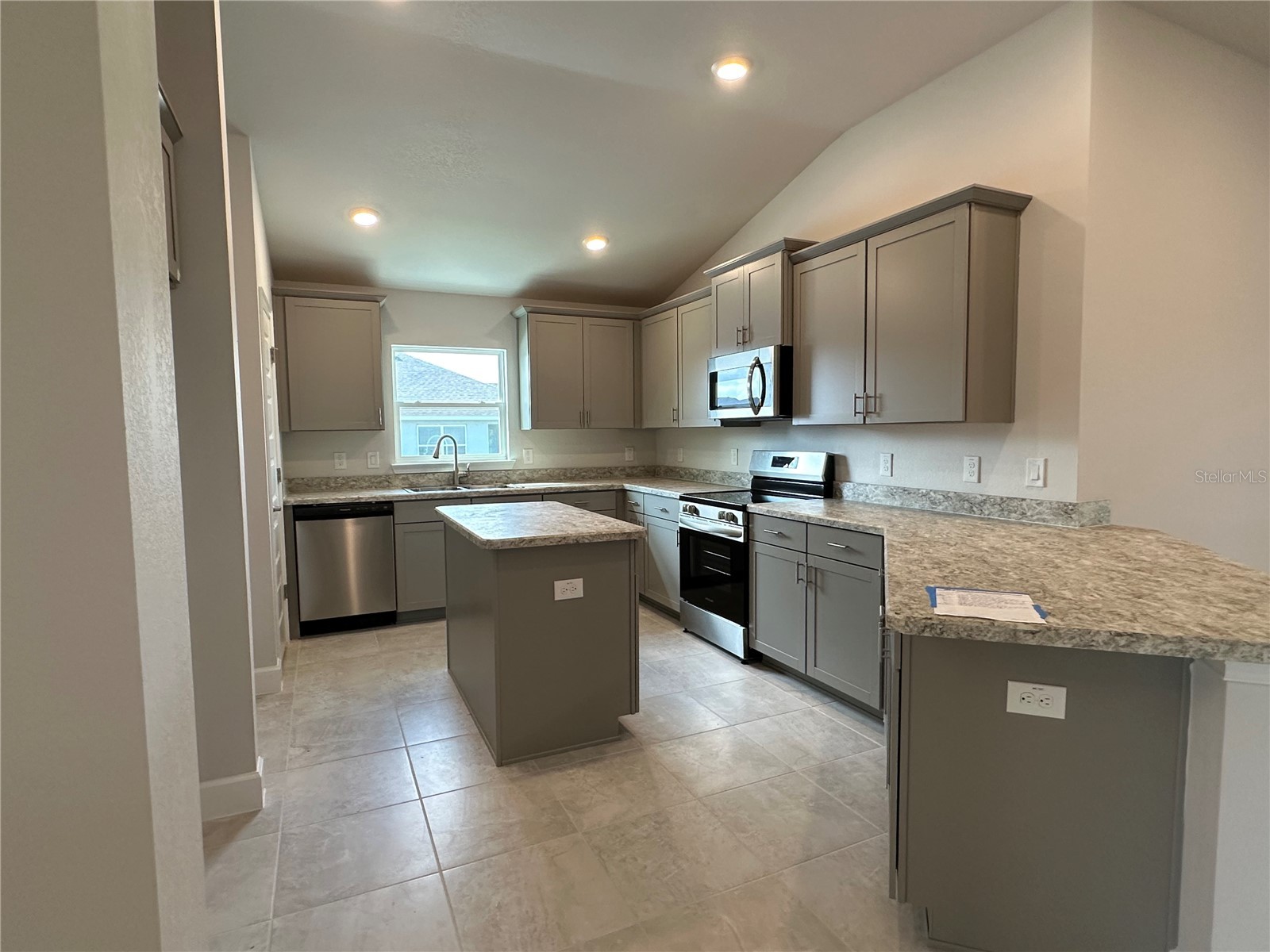 12555 NE 48th Terr Oxford FL 34484 OM717335 image8