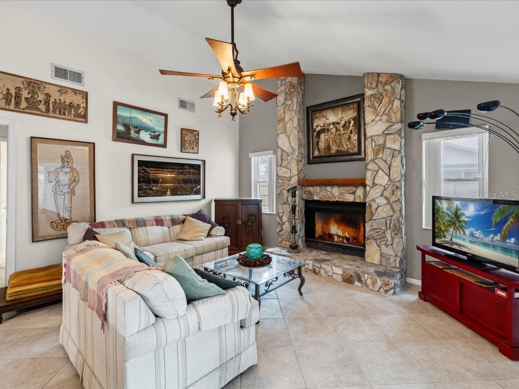 12595 93rd Way Largo FL 33773 TB8425992 image25